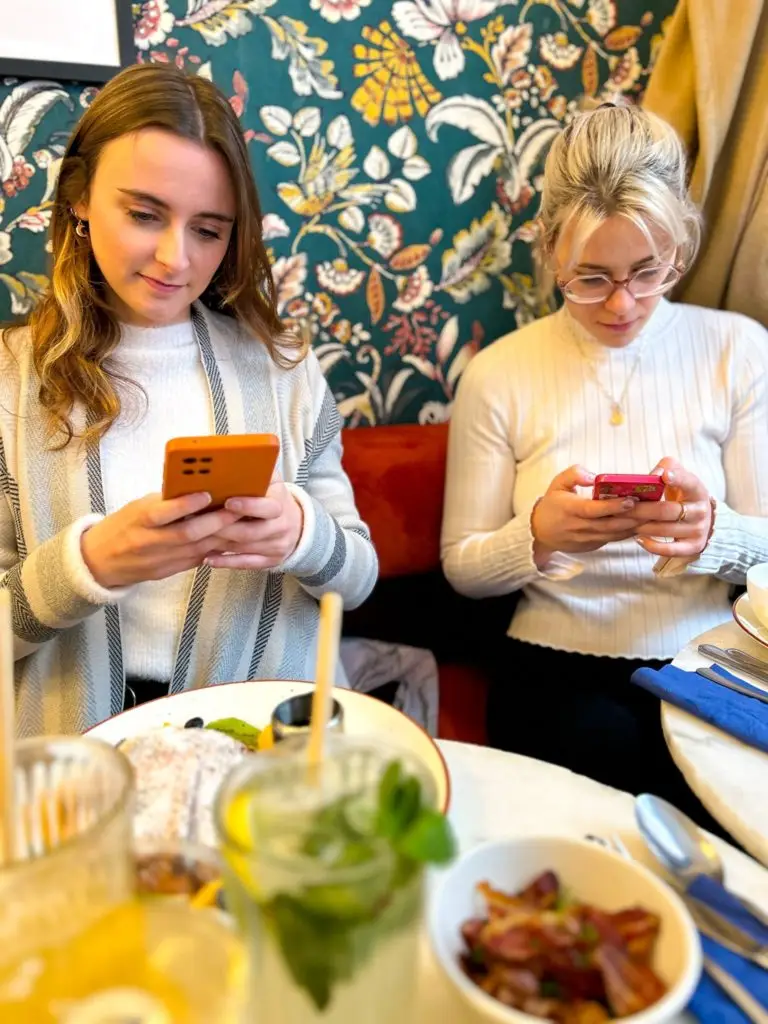 Café Fleuri Namur : l'avis de Globe-testeur 13 Café Fleuri - Stéphanie et Charlotte