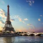 Vue de la tour eiffel en bord de seine