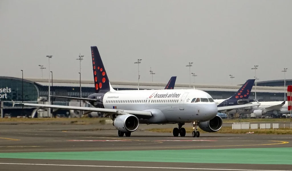 Airbus A320 de Brussels Airlines sur le tarmac de l'aéroport de Bruxelles-National avant l'embarquement