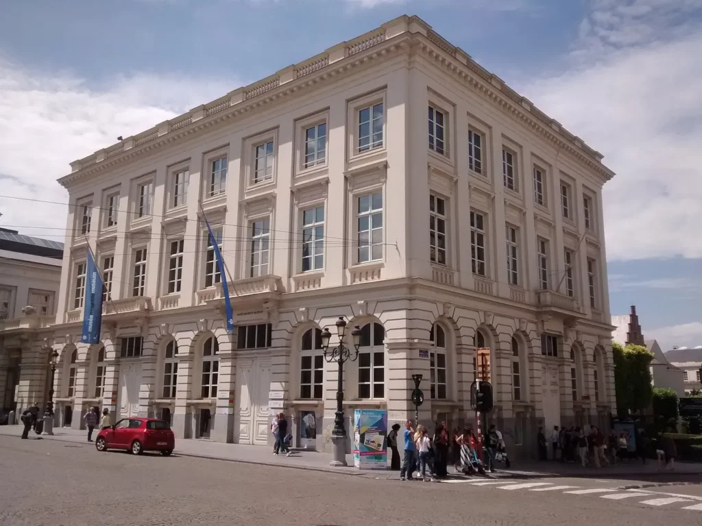 Façade du musée Magritte sur la place Royale à Bruxelles, rattaché aux Musées royaux des Beaux-Arts de Belgique