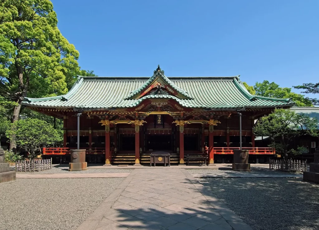 Sanctuaire de Nezu à Tokyo, bâtiments laqués de l'époque d'Edo au cœur du vieux quartier entre Ueno et Yanaka