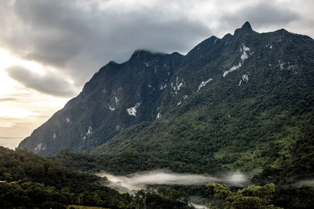 Massif calcaire du Doi Chiang Dao dans la réserve de biosphère de Chiang Dao, au nord de la Thaïlande