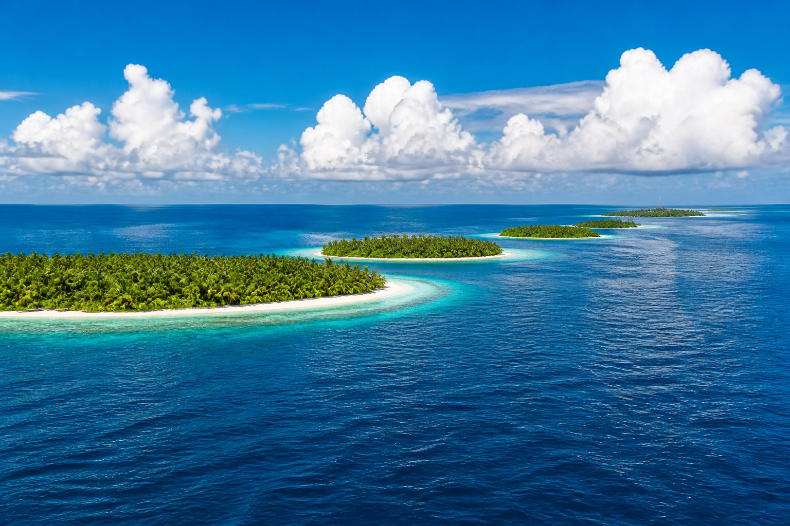 Maldives ou Bora Bora : duel entre atolls et volcans