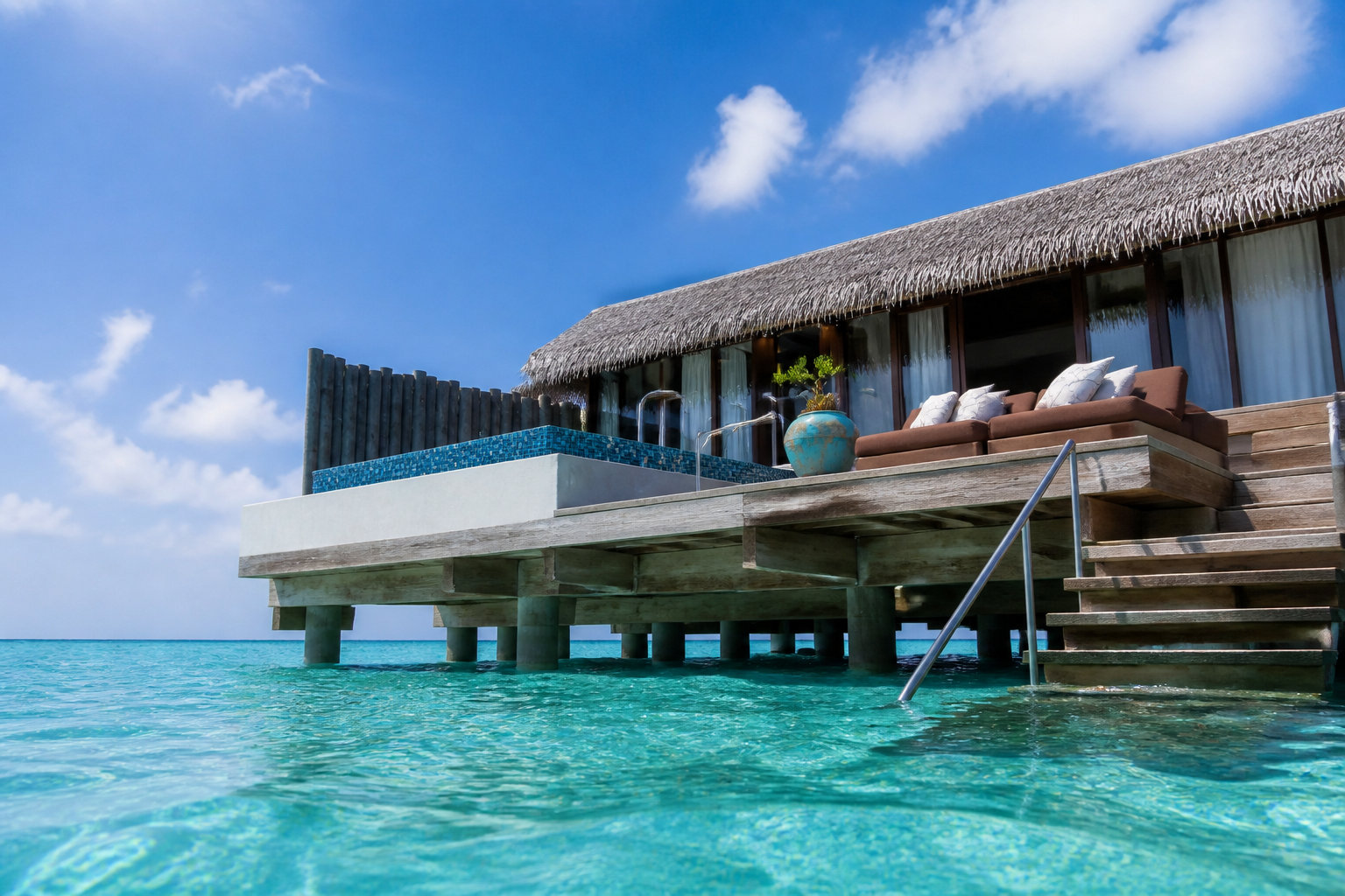 Quelle île paradisiaque choisir pour tes vacances ? 25 Les Maldives pour le luxe total sur pilotis