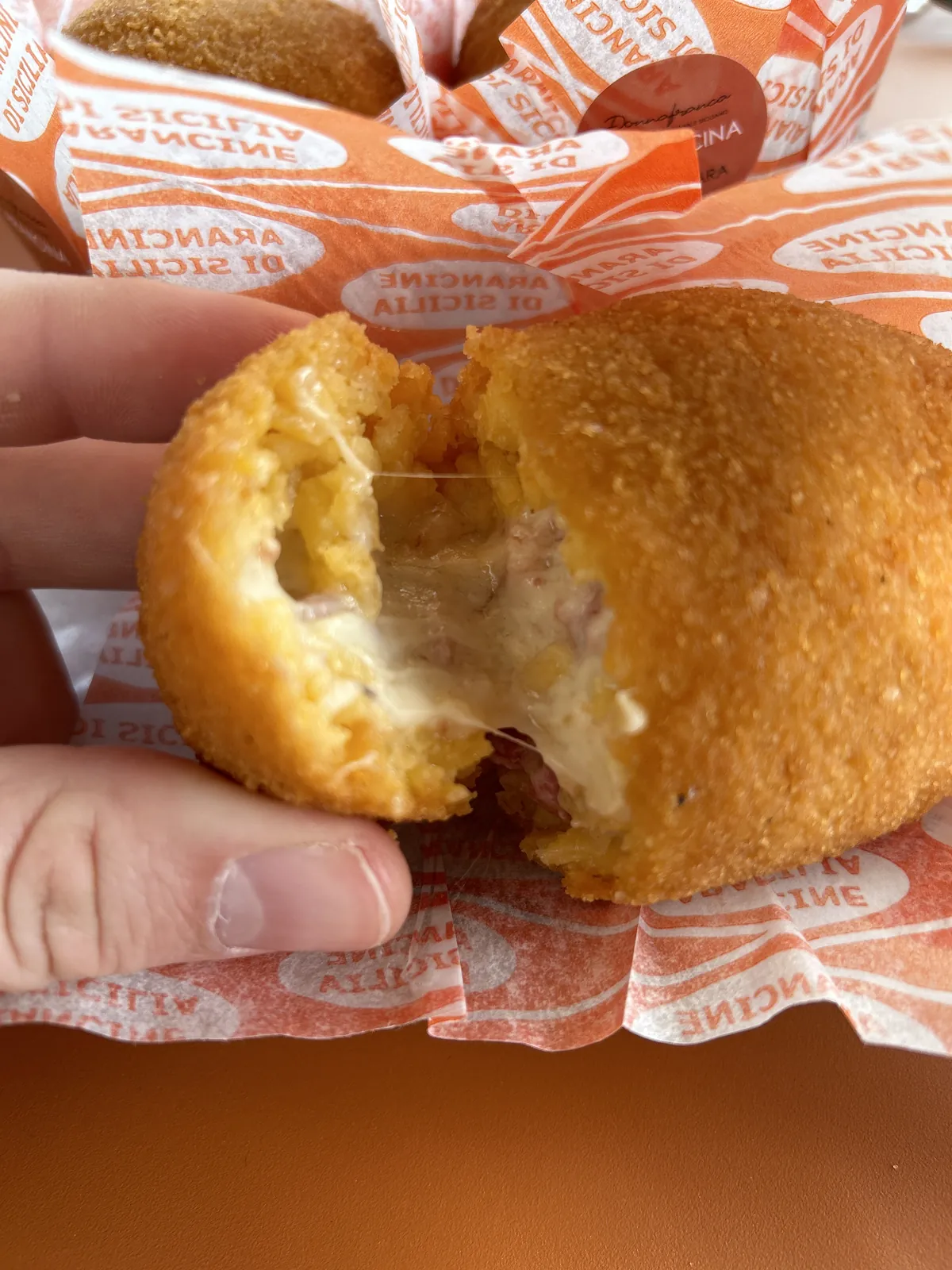 Visiter Palerme en 3 jours : mon carnet de voyage testé sur place 53 Mon arancina de chez Donnafranca