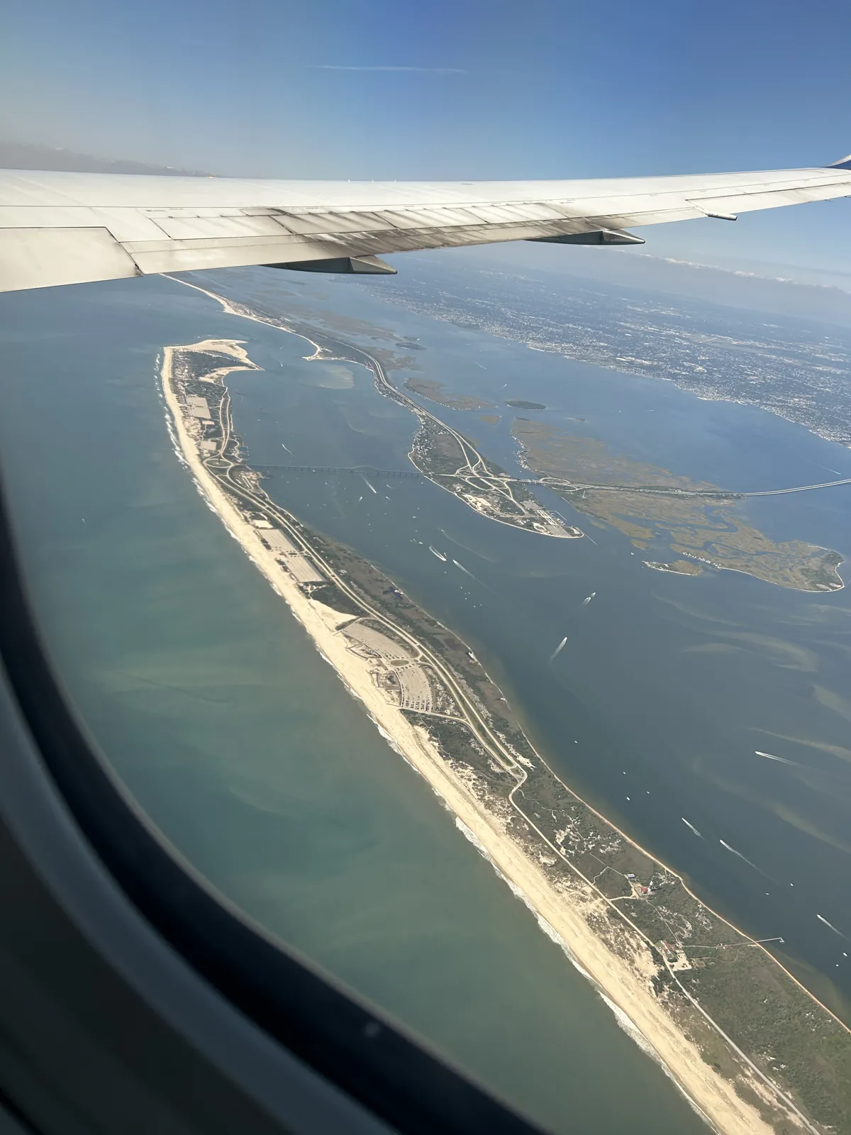 New York en 5 jours : mon carnet de voyage et mes conseils testés sur place 12 Vue depuis le hublot à l'arrivée sur New York, les plages de Long Island avant JFK