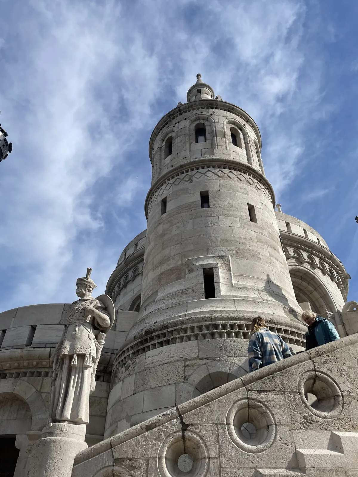 Budapest en 4 jours : mon carnet de voyage et mes bonnes adresses testées sur place 57 Une des sept tours du Bastion des pêcheurs, un vrai décor de conte