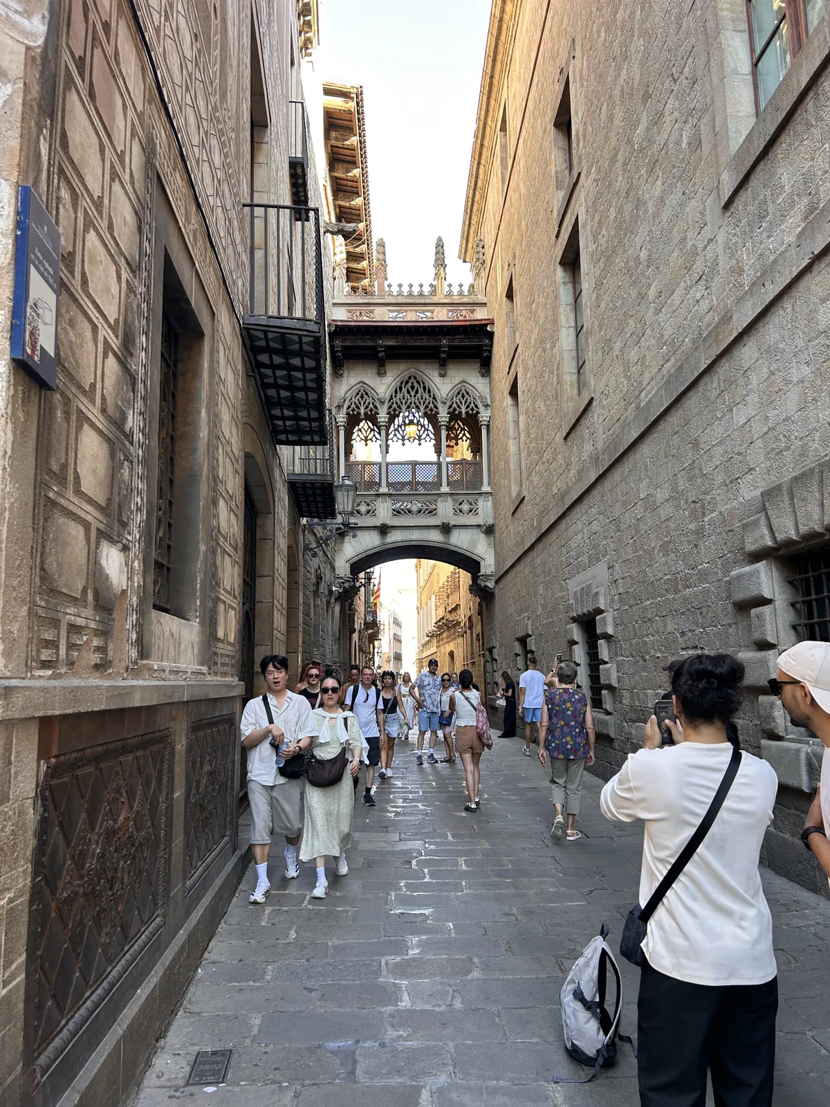 Le pont gothique du carrer del Bisbe à Barcelone