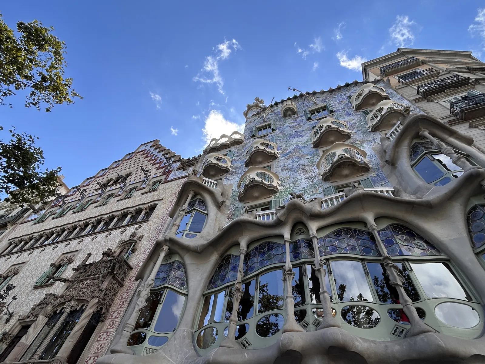 Les balcons en forme de masques de la Casa Batlló