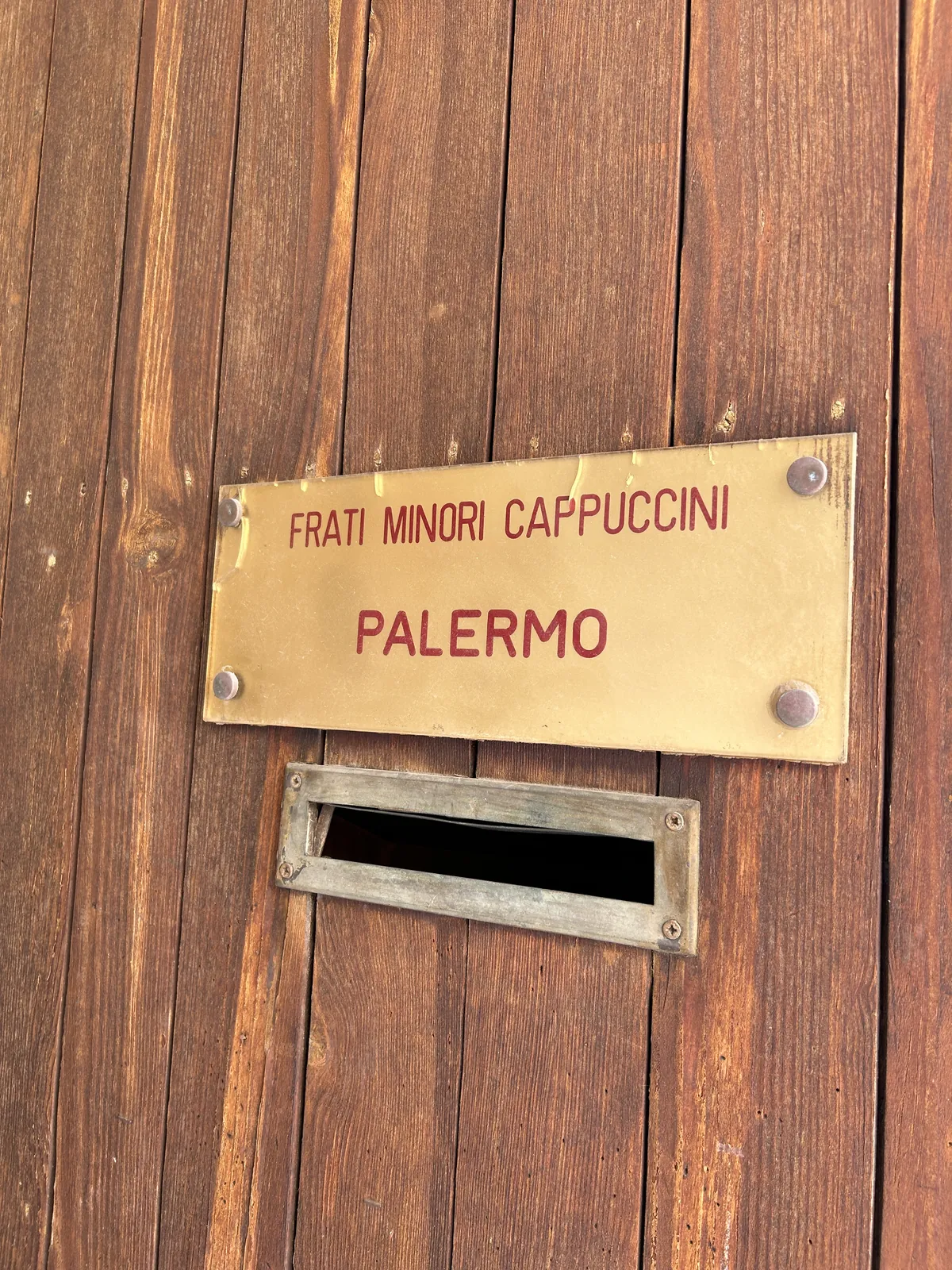 Visiter Palerme en 3 jours : mon carnet de voyage testé sur place 54 L'entrée du couvent des Capucins, au-dessus des catacombes