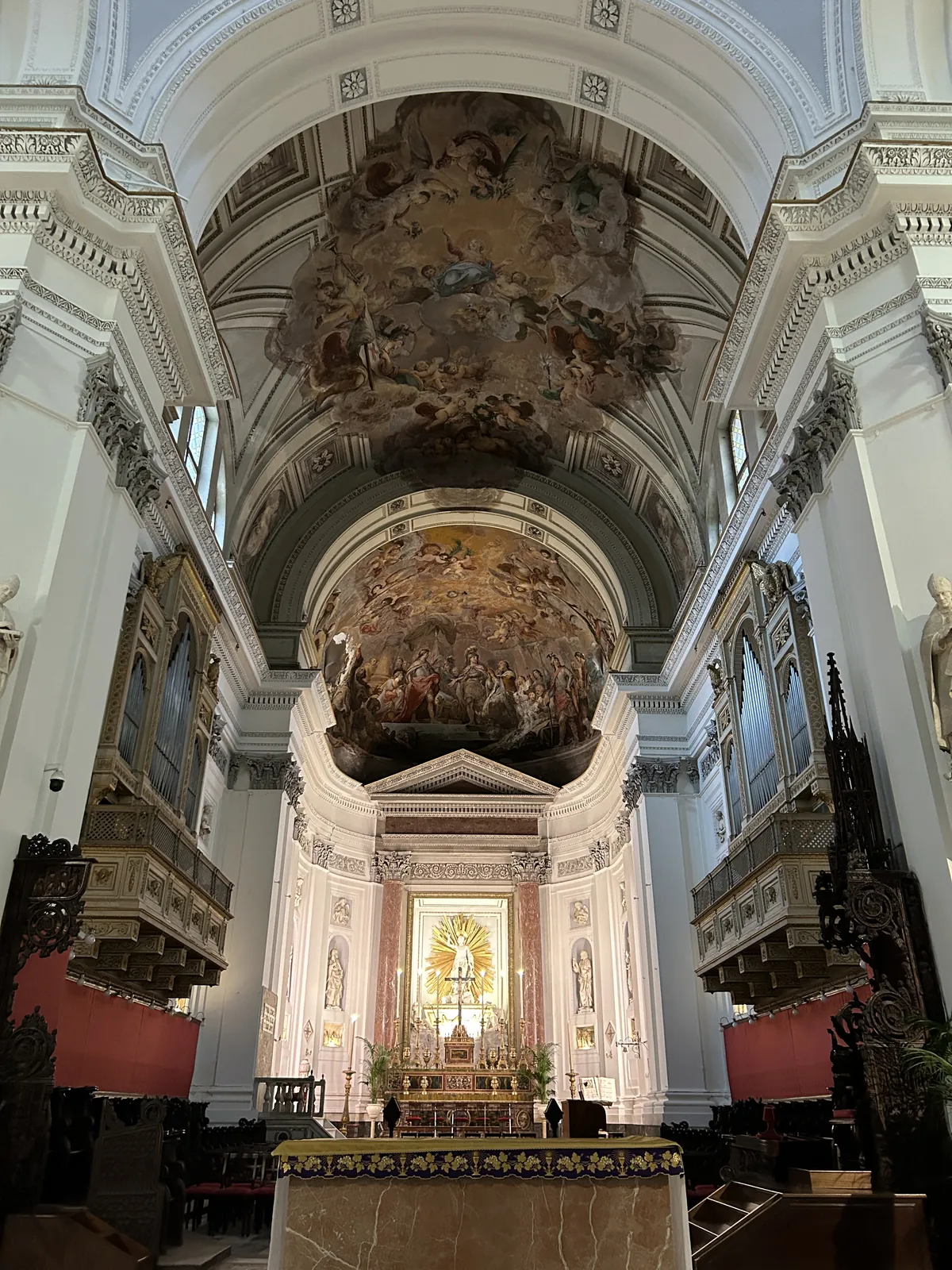 Visiter Palerme en 3 jours : mon carnet de voyage testé sur place 38 L'intérieur de la cathédrale, avec la fresque au-dessus du chœur
