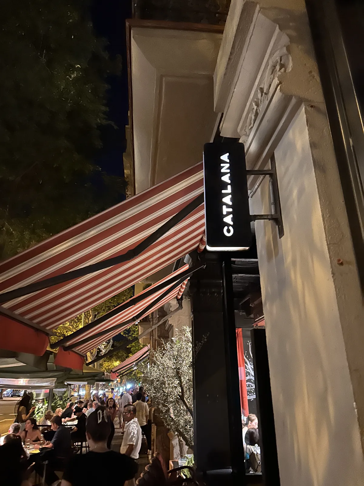 La Cerveseria Catalana, carrer de Mallorca, le soir