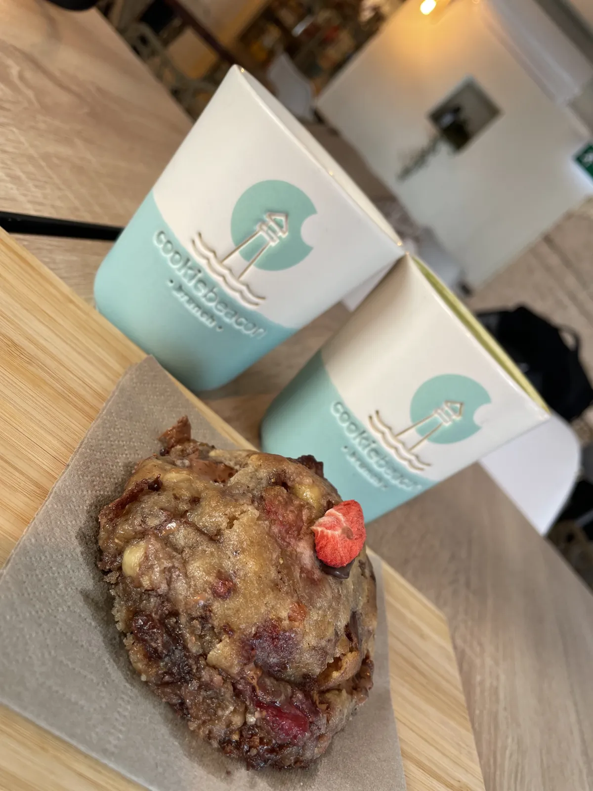 Budapest en 4 jours : mon carnet de voyage et mes bonnes adresses testées sur place 43 Retour chez Cookie Beacon : cookie aux fruits rouges et deux cafés à emporter
