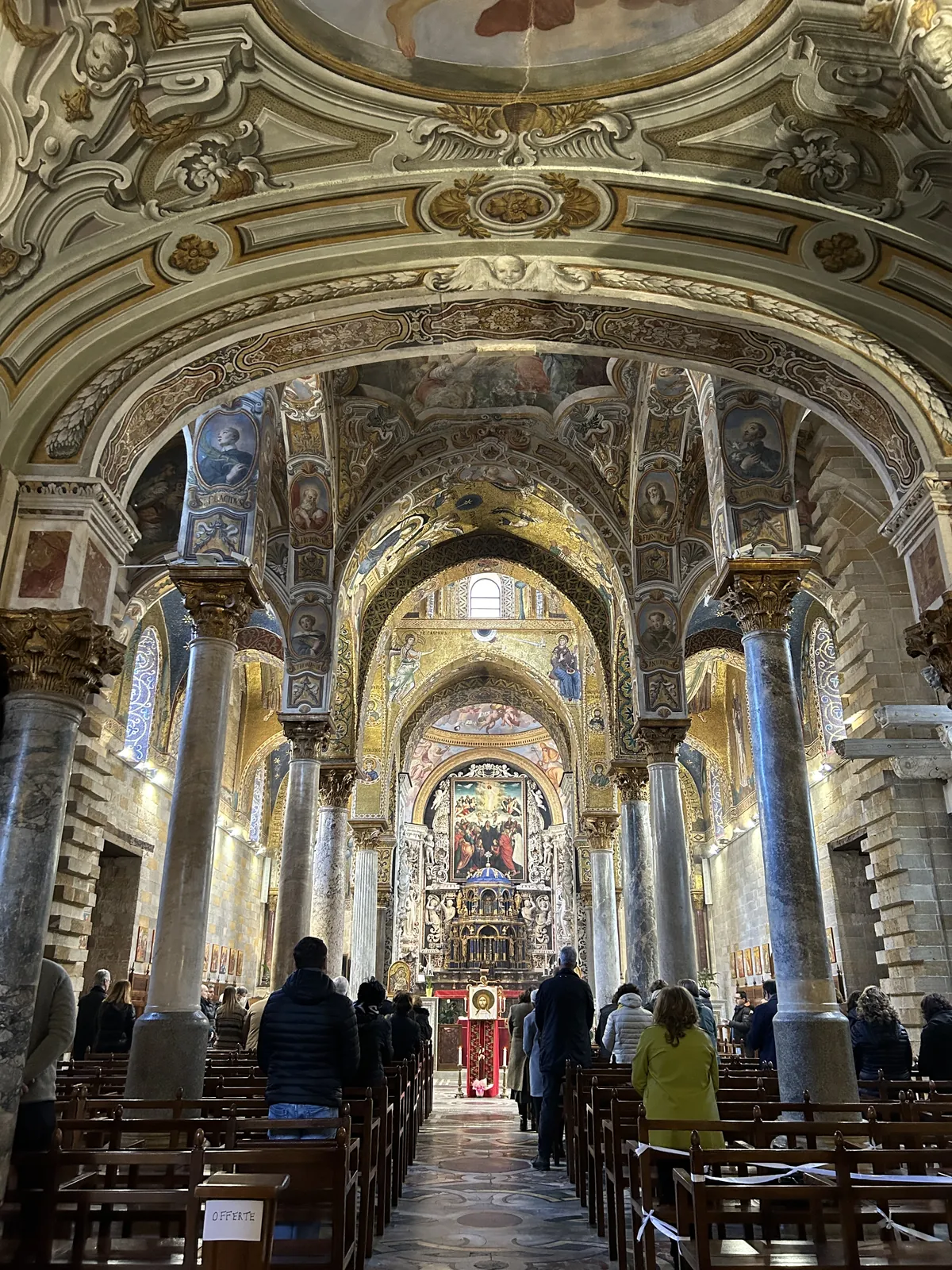 Visiter Palerme en 3 jours : mon carnet de voyage testé sur place 45 L'intérieur de la Martorana : le baroque devant, les mosaïques byzantines au fond