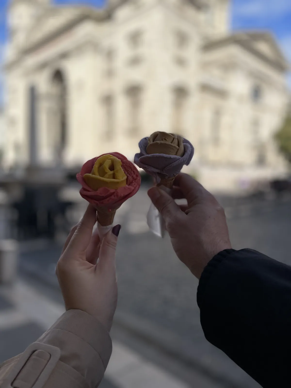 Budapest en 4 jours : mon carnet de voyage et mes bonnes adresses testées sur place 36 Les glaces en forme de rose de Gelarto Rosa, devant la basilique