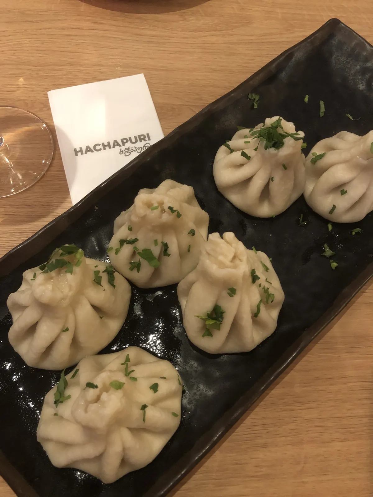 Budapest en 4 jours : mon carnet de voyage et mes bonnes adresses testées sur place 21 Les khinkali, des dumplings géorgiens bien plus gros que prévu, chez Hachapuri