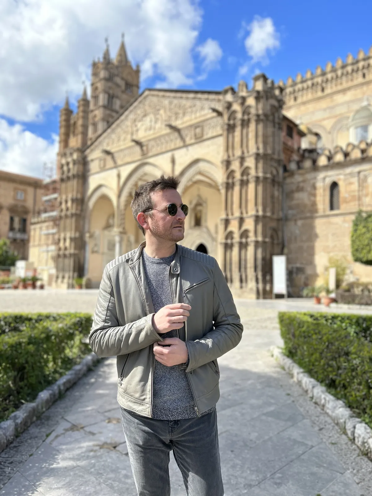 Visiter Palerme en 3 jours : mon carnet de voyage testé sur place 52 Mike, dans l'allée des jardins de la cathédrale