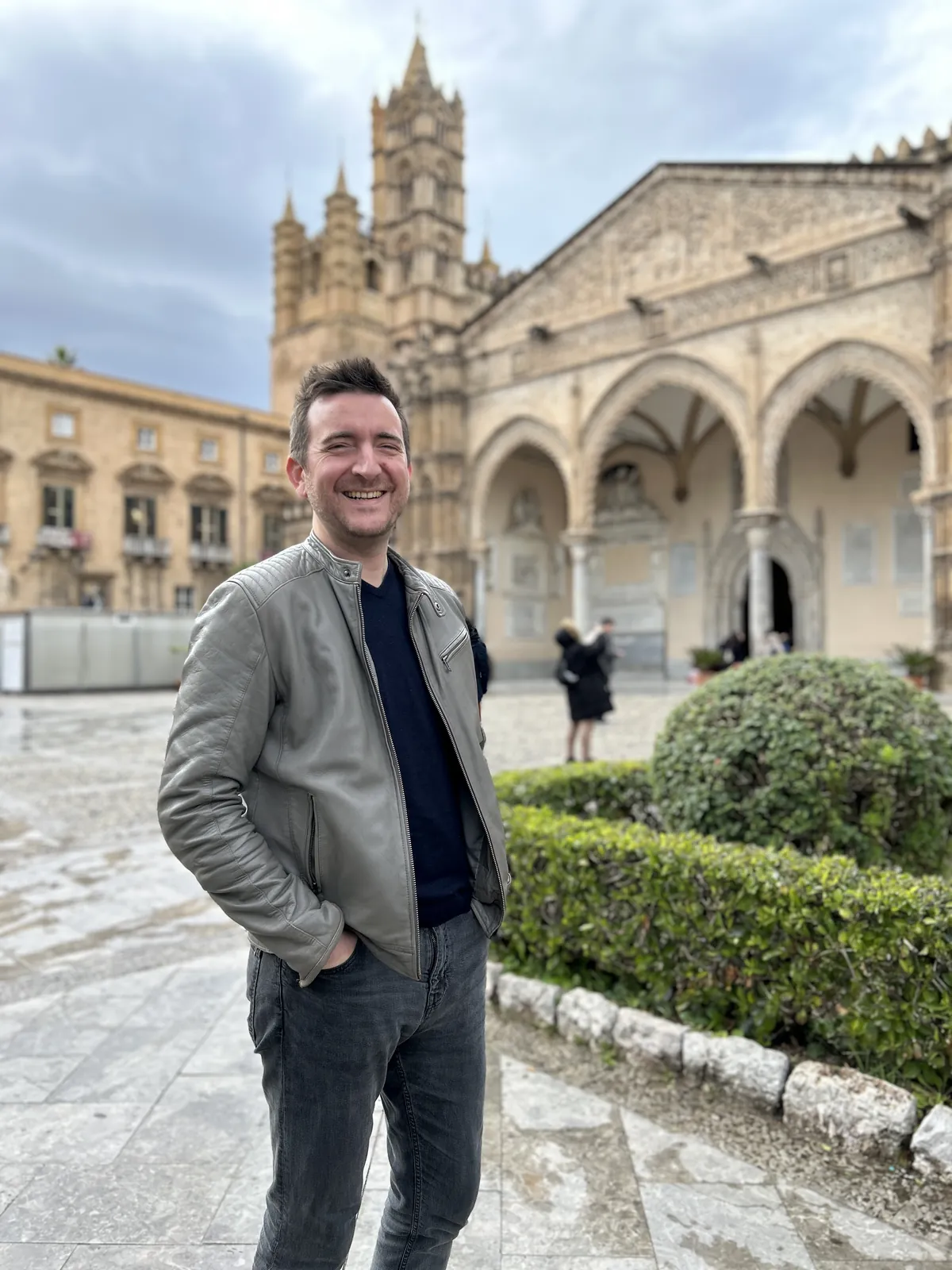 Visiter Palerme en 3 jours : mon carnet de voyage testé sur place 37 Mike, devant la cathédrale de Palerme, le samedi