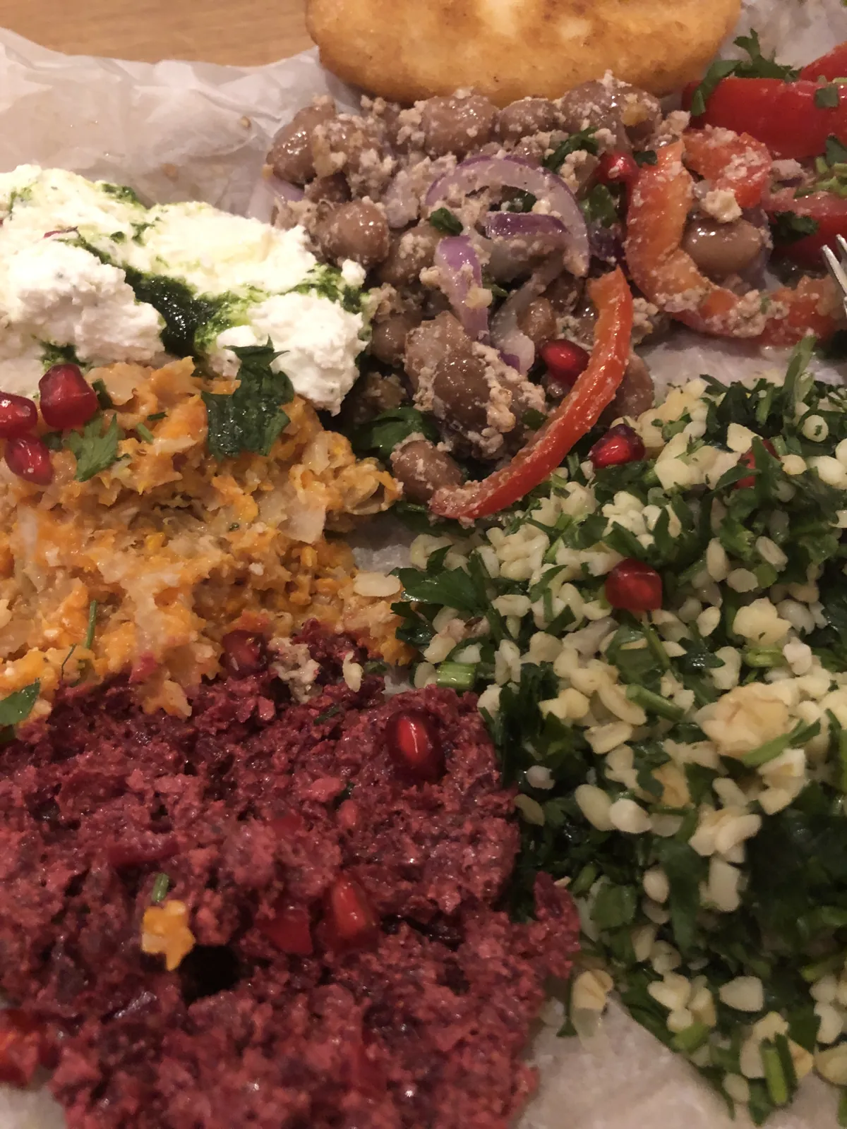 Budapest en 4 jours : mon carnet de voyage et mes bonnes adresses testées sur place 23 Les salades géorgiennes aux noix et à la grenade, en entrée chez Hachapuri