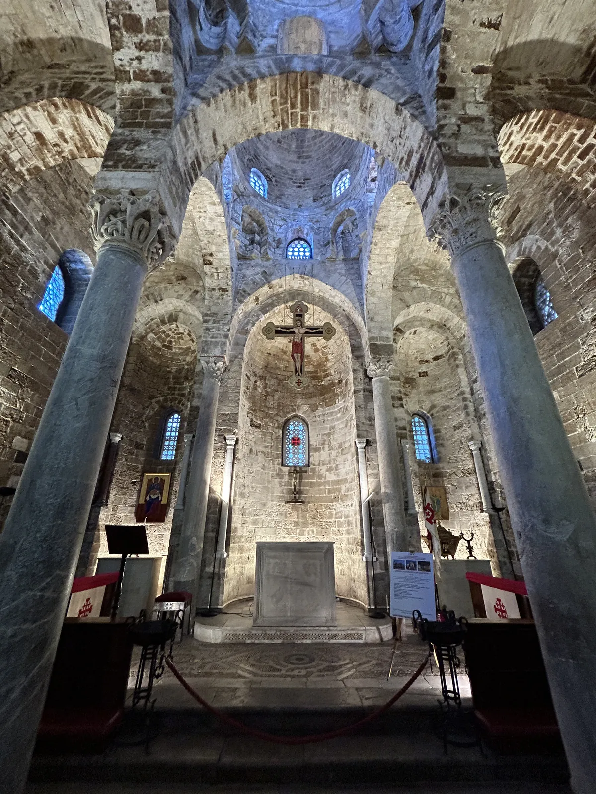 Visiter Palerme en 3 jours : mon carnet de voyage testé sur place 47 L'intérieur de San Cataldo, tout en pierre nue