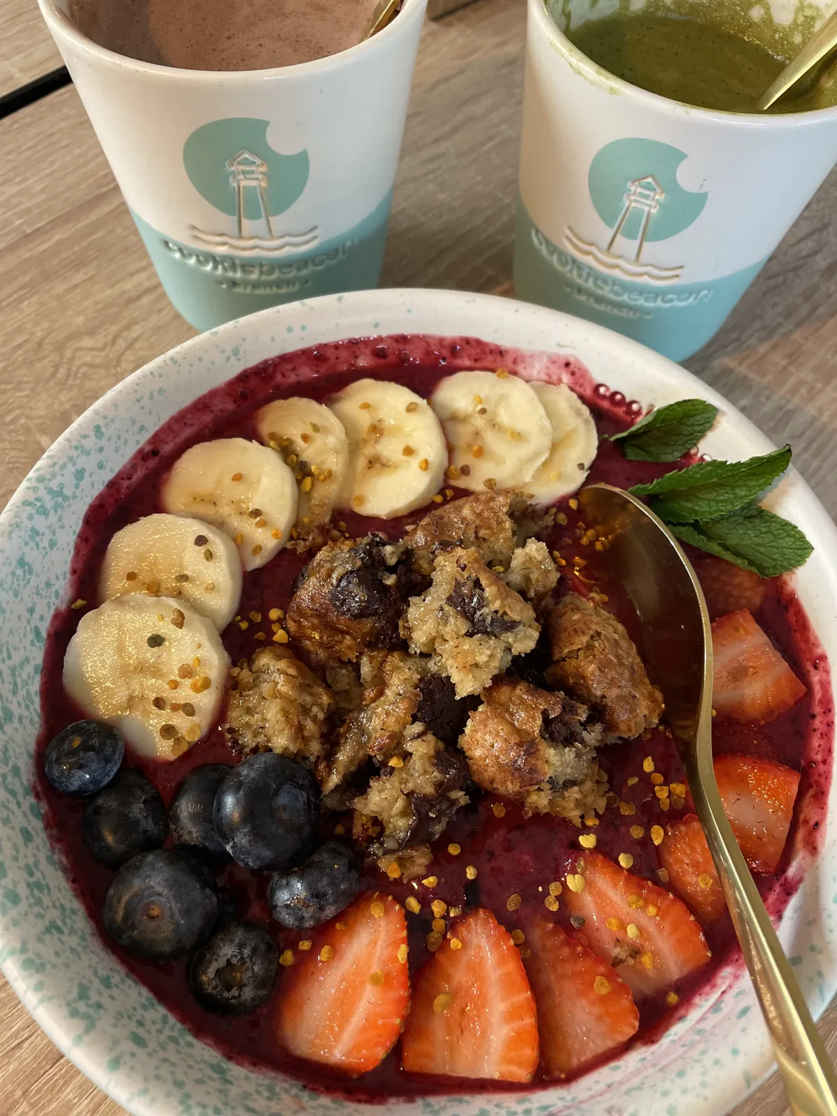 Budapest en 4 jours : mon carnet de voyage et mes bonnes adresses testées sur place 44 Le smoothie bowl açaï et fruits frais de Cookie Beacon