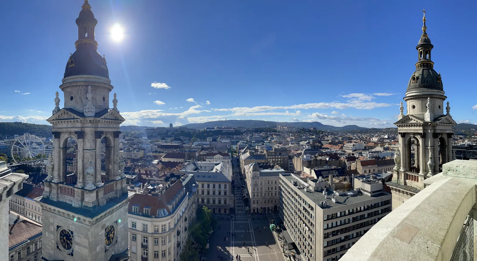 Budapest en 4 jours : mon carnet de voyage et mes bonnes adresses testées sur place 42 Les deux tours de la basilique et la grande roue vues depuis la terrasse