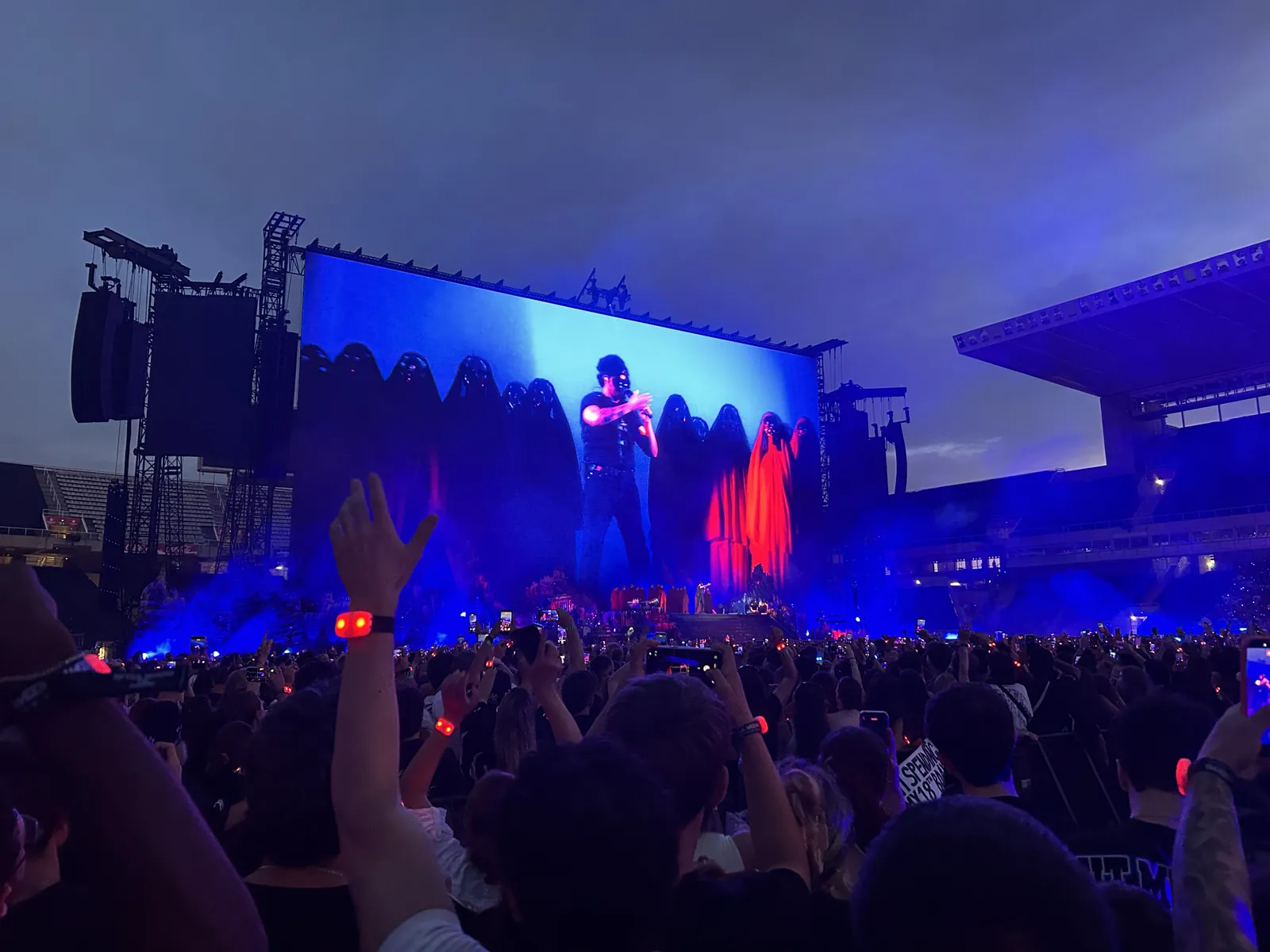 The Weeknd sur scène à Barcelone devant la foule